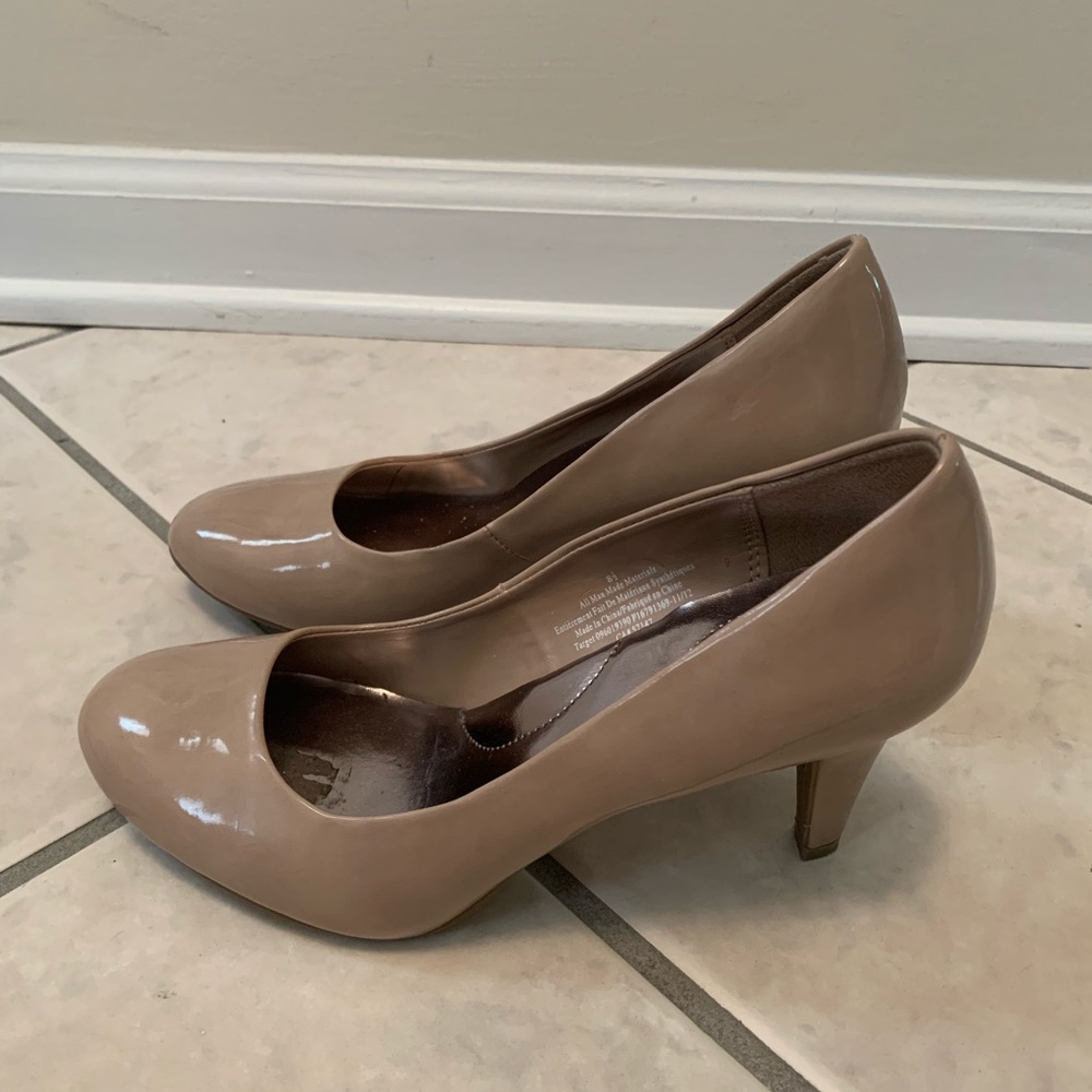 ✨ Light tan heels